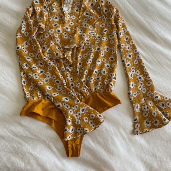 Sadie & Sage Mustard Yellow Floral Ruffle Bodysuit - Picture 3 of 5